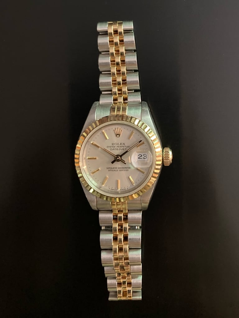 Pre-owned Rolex Lady Datejust 69173 straight-on front view, fluted gold bezel and two-tone Jubilee bracelet
